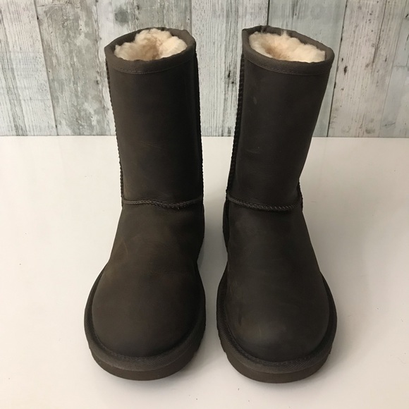 NWOT UGG Classic Short II Leather Retail $220 - Picture 4 of 8